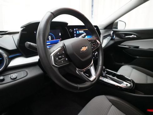 Used 2024 Chevrolet Trax LT w/ Driver Confidence Package FWD image 8