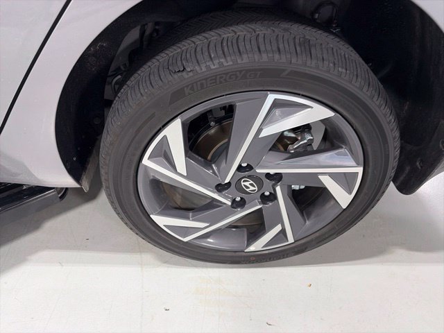 Used 2025 Hyundai Elantra Limited FWD image 7