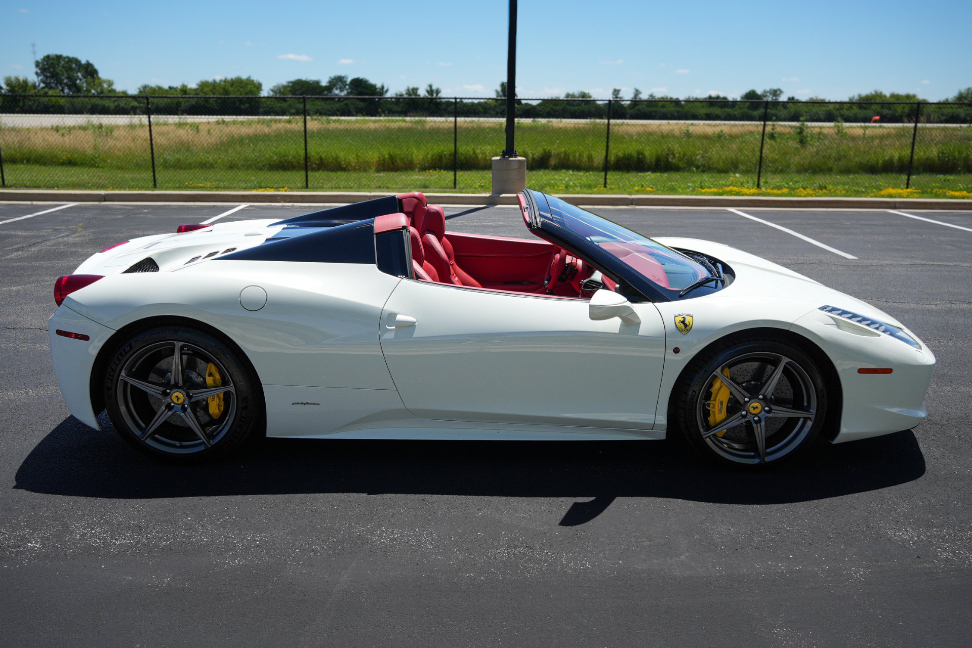 Used 2013 Ferrari 458 Spider RWD image 3