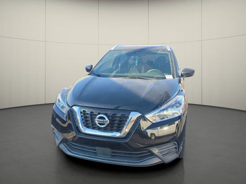 Used 2020 Nissan Kicks SV FWD image 2
