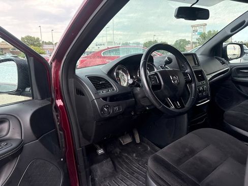 Used 2017 Dodge Grand Caravan SE FWD image 10