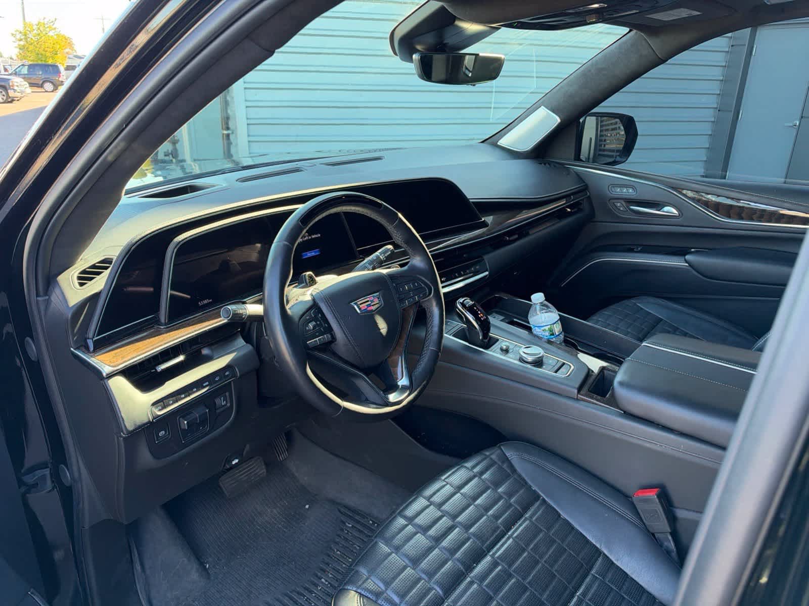 Used 2024 Cadillac Escalade Sport Platinum w/ LPO, ONYX Package AWD/4WD image 9