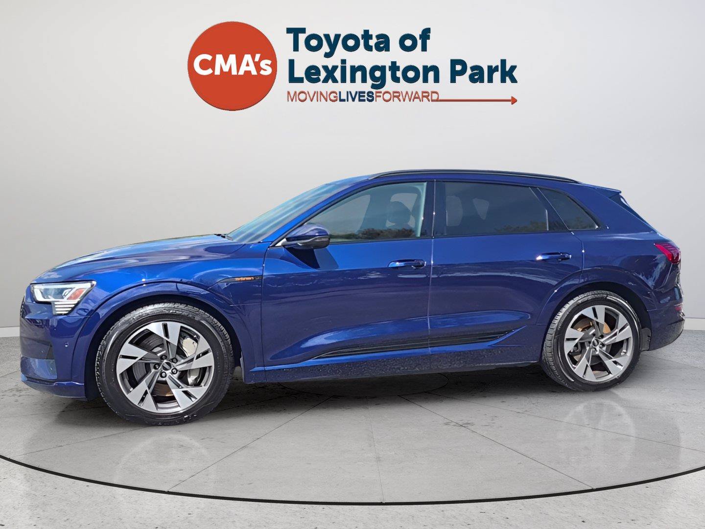 Used 2022 Audi e-tron Premium AWD/4WD image 2