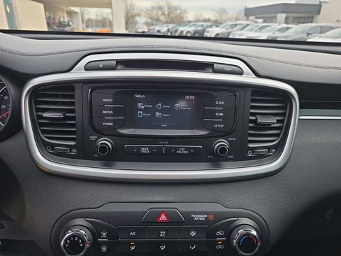 Used 2016 Kia Sorento LX image 25