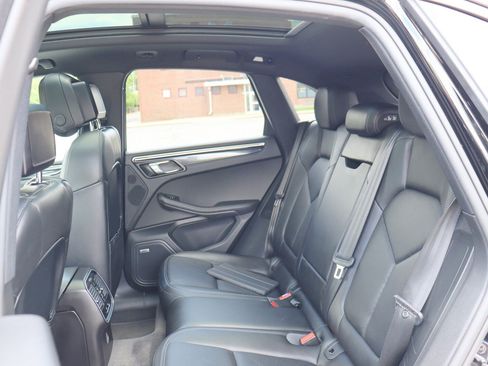 Used 2017 Porsche Macan AWD/4WD image 15