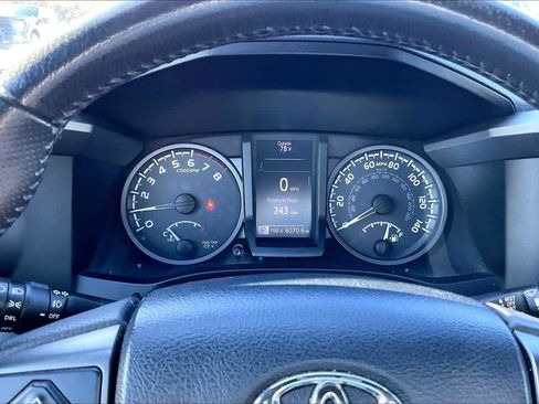 Used 2019 Toyota Tacoma TRD Sport AWD/4WD image 17