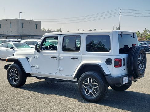 Used 2025 Jeep Wrangler Unlimited Sahara AWD/4WD image 30