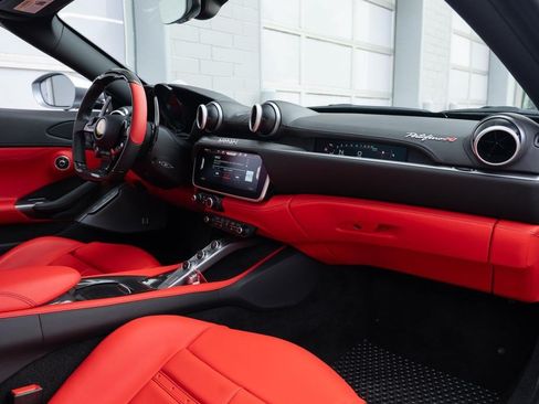 Used 2022 Ferrari Portofino M RWD image 60