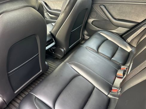 Used 2021 Tesla Model 3 Standard Range Plus image 9