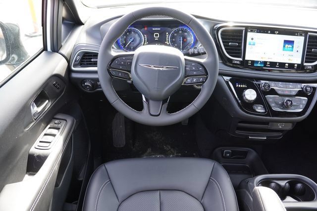 New 2026 Chrysler Pacifica Select w/ S Appearance Package AWD/4WD image 14