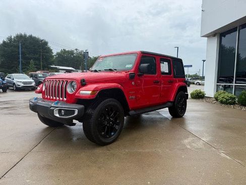 Used 2023 Jeep Wrangler Unlimited Sahara w/ Cold Weather Group image 5