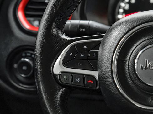 Used 2017 Jeep Renegade Trailhawk image 25