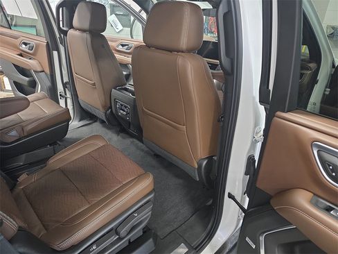 Used 2021 Chevrolet Tahoe High Country image 11