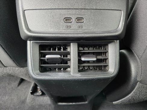 Used 2025 Chevrolet Equinox LT FWD image 16