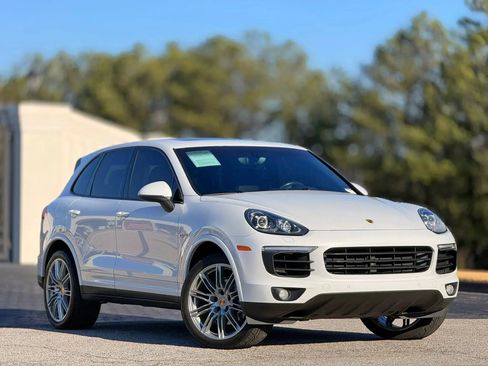 Used 2017 Porsche Cayenne S AWD/4WD image 4