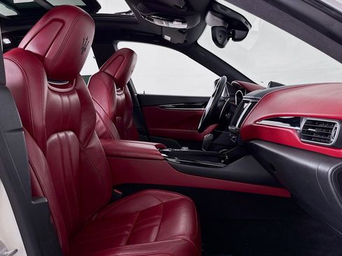 Used 2018 Maserati Levante GranSport image 6