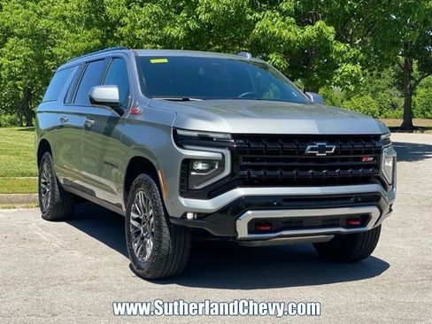 Used 2025 Chevrolet Suburban Z71 AWD/4WD image 9