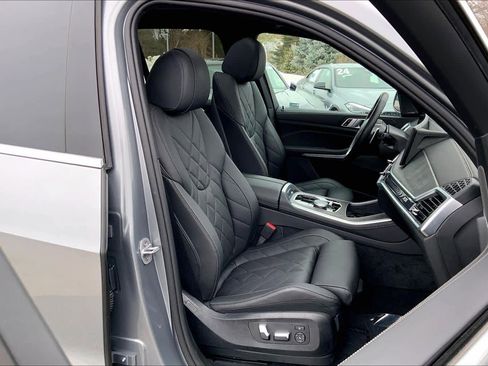 Used 2024 BMW X5 xDrive40i w/ Premium Package image 9