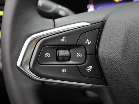 Used 2024 Chevrolet Trax LT w/ Sunroof Package FWD image 26
