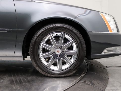 Used 2011 Cadillac DTS Premium FWD image 17