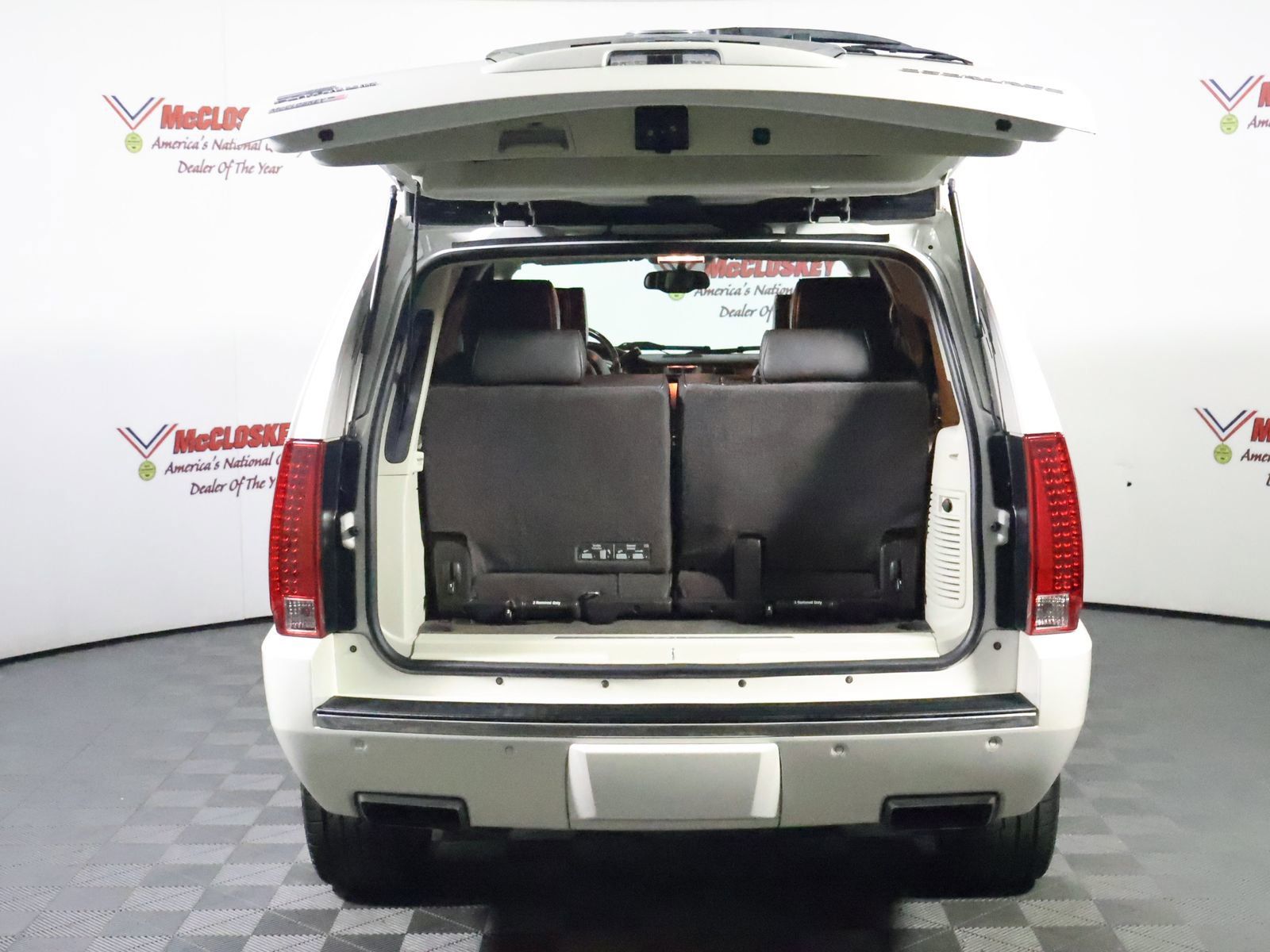Used 2014 Cadillac Escalade Platinum AWD/4WD image 13
