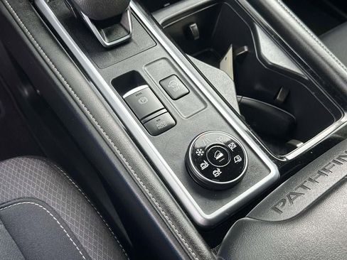 Certified 2024 Nissan Pathfinder SV image 28