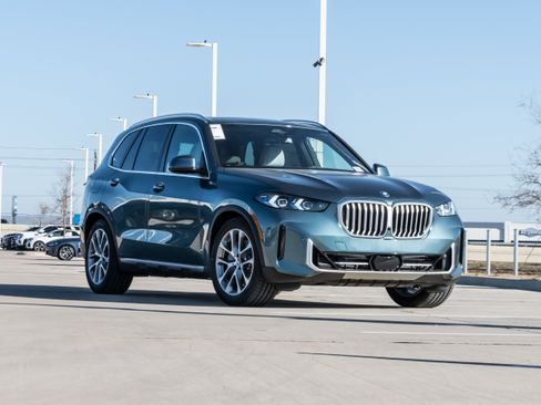 New 2026 BMW X5 xDrive50e w/ Premium Package image 2