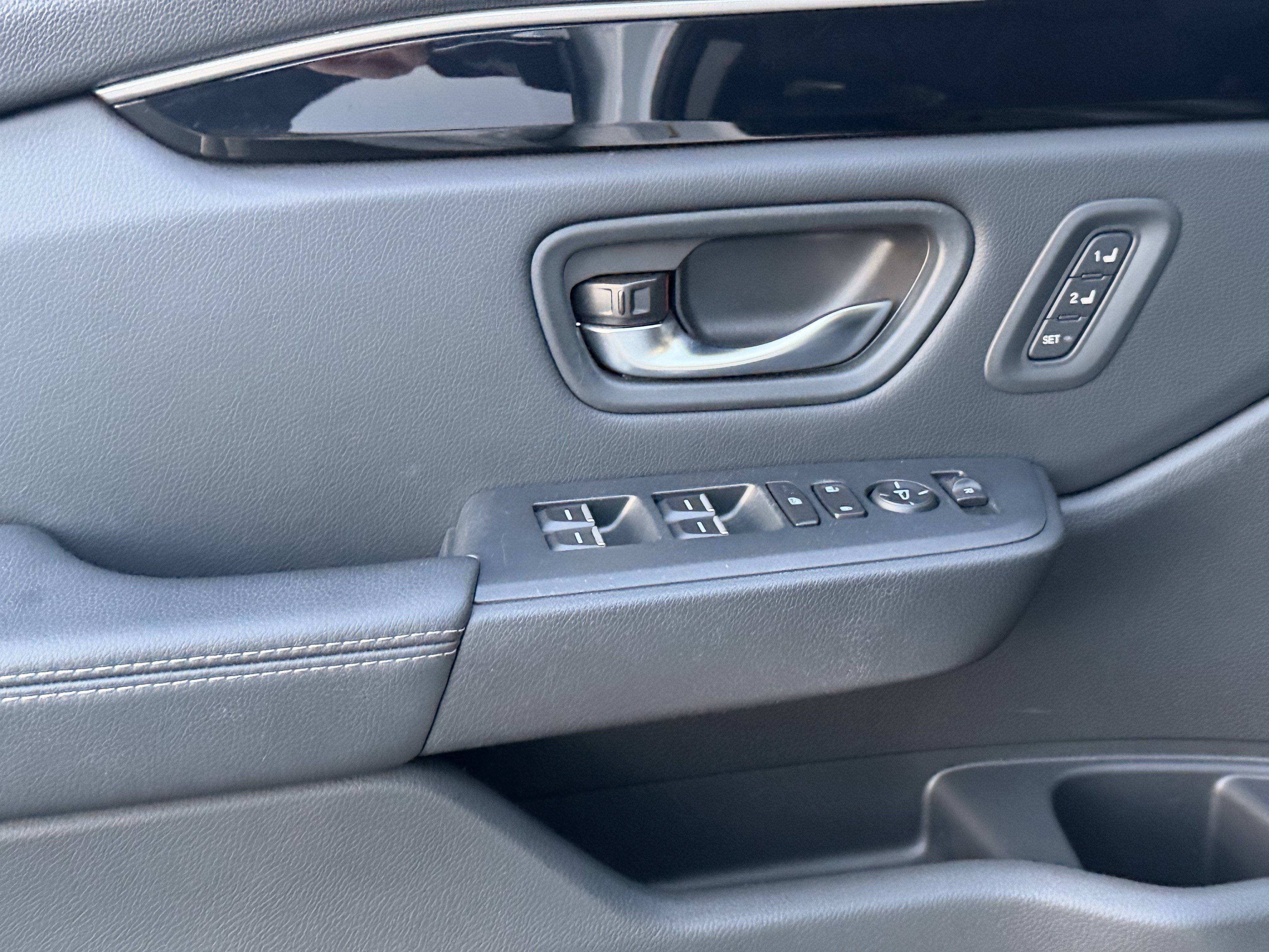 Used 2023 Honda Pilot Touring image 11
