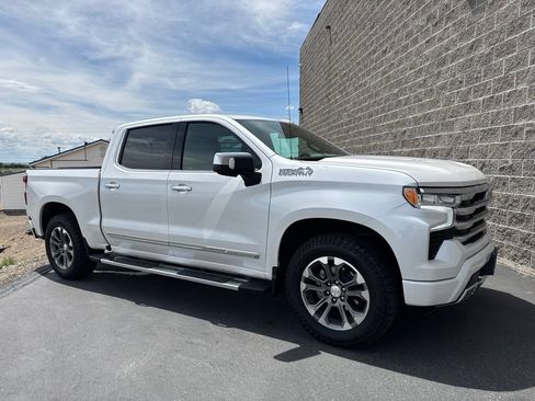Used 2024 Chevrolet Silverado 1500 High Country w/ Z71 Off-Road Package AWD/4WD image 1
