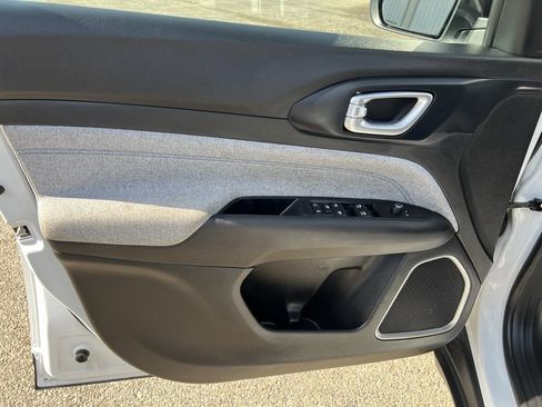 Used 2022 Jeep Compass Latitude w/ Convenience Group image 24