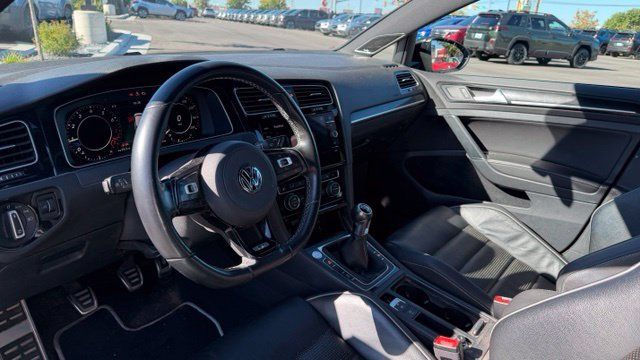 Used 2018 Volkswagen Golf R 4-Door AWD/4WD image 14
