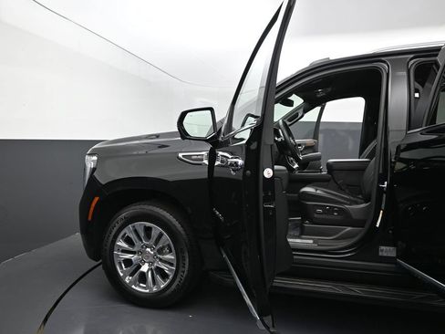 Used 2025 GMC Yukon Denali AWD/4WD image 13
