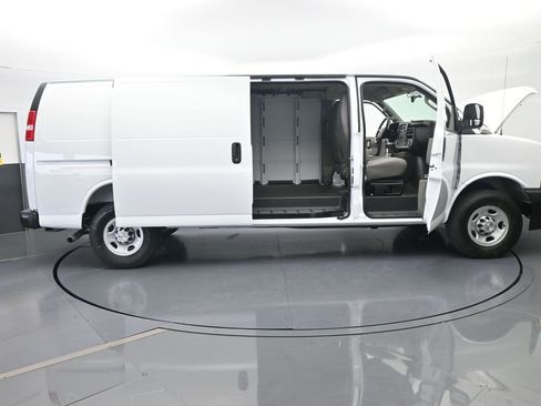 New 2026 Chevrolet Express 2500 Extended image 36