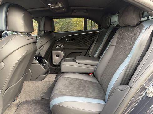 Used 2023 Bentley Flying Spur W12 image 38