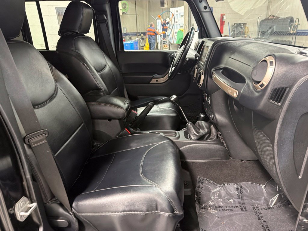 Used 2016 Jeep Wrangler Unlimited Sahara AWD/4WD image 9