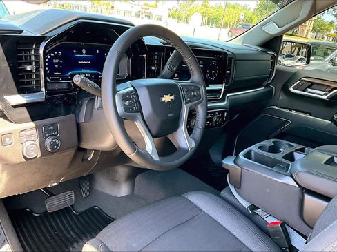 Used 2024 Chevrolet Silverado 1500 LT AWD/4WD image 18