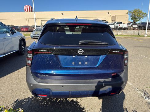 Used 2025 Nissan Kicks SR FWD image 6