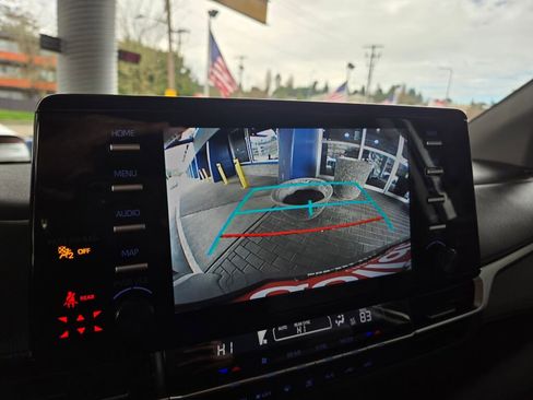 Used 2023 Toyota Sienna LE image 13