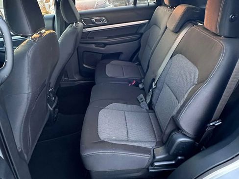 Used 2018 Ford Explorer XLT FWD image 16