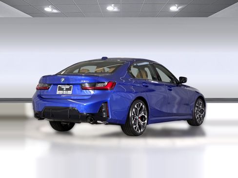 New 2026 BMW 330i Sedan w/ M Sport Package RWD image 9