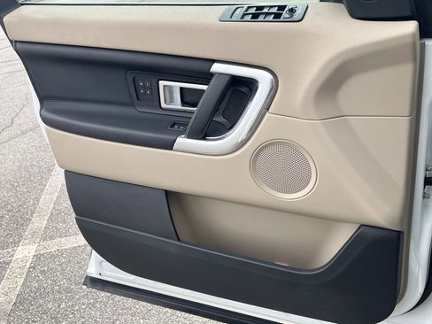 Used 2016 Land Rover Discovery Sport HSE image 19