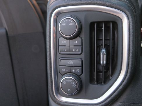 Used 2021 Chevrolet Silverado 1500 LT image 11