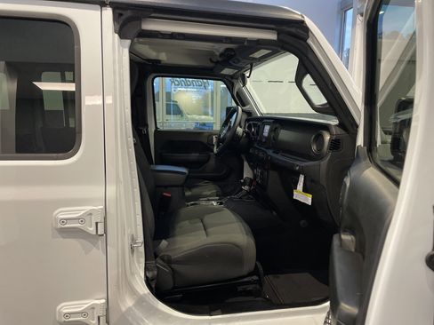 Used 2021 Jeep Wrangler Unlimited Sport image 32