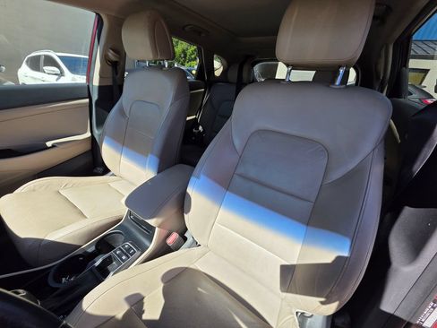 Used 2016 Hyundai Tucson Limited w/ Option Group 03 AWD/4WD image 13
