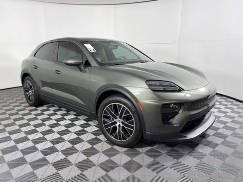 Used 2026 Porsche Macan Electric RWD image 7