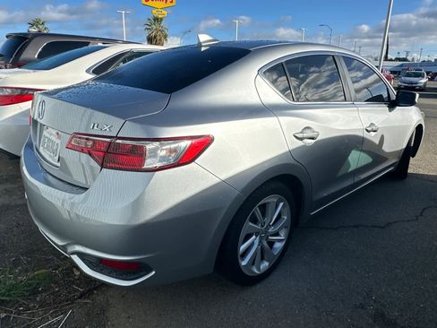 Used 2018 Acura ILX w/ Premium Package image 2