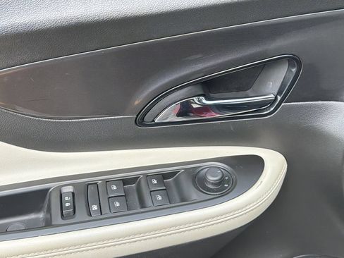 Used 2021 Buick Encore Preferred AWD/4WD image 18