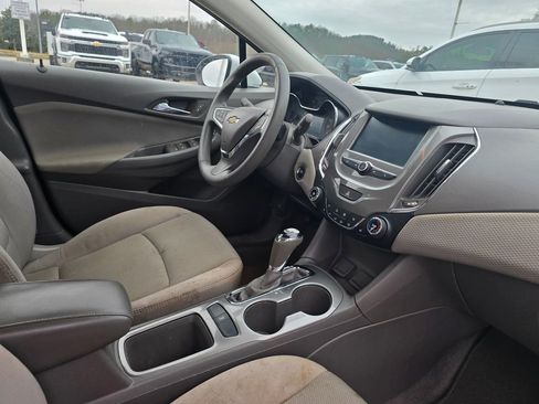 Used 2016 Chevrolet Cruze LT w/ Convenience Package image 4