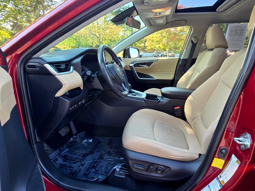 Certified 2019 Toyota RAV4 XLE w/ Convenience Package AWD/4WD image 16