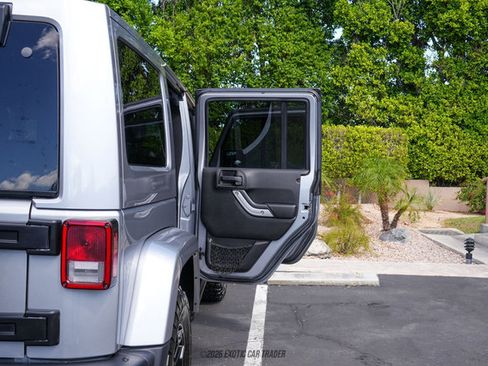 Used 2016 Jeep Wrangler Unlimited Rubicon image 87